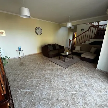 Wanderlust House * Ponta Delgada (Madeira)